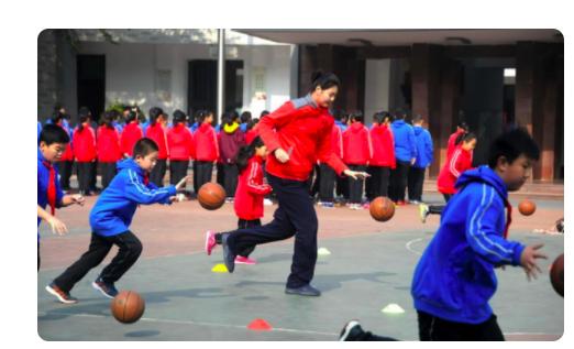 中国女篮夺冠姚明露出了笑容,女篮姚明身高多少米