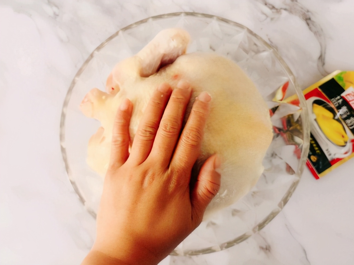 自己亲手做的盐焗鸡好吃好味道,简单又嫩滑的盐焗鸡