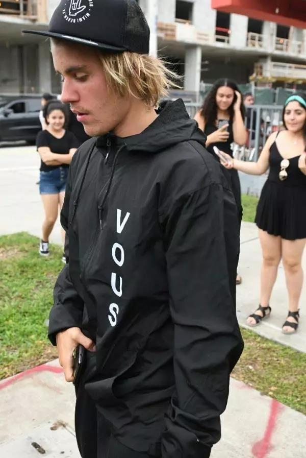 丁日，你妈喊你回家剪头了