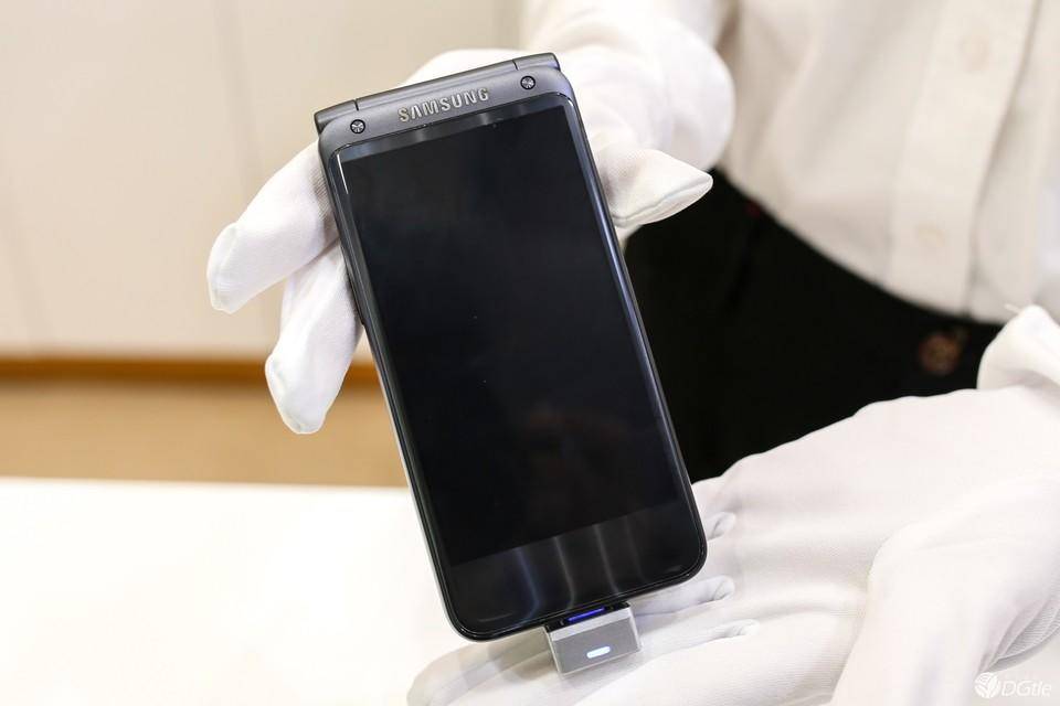 三星发高端旗舰新机W2019,18999元起售,W2018曾在37秒内售出8台