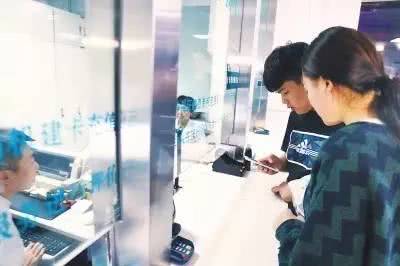 脸上有小疙瘩脂肪粒怎么消除,脸上脂肪粒挤出来的洞怎么办