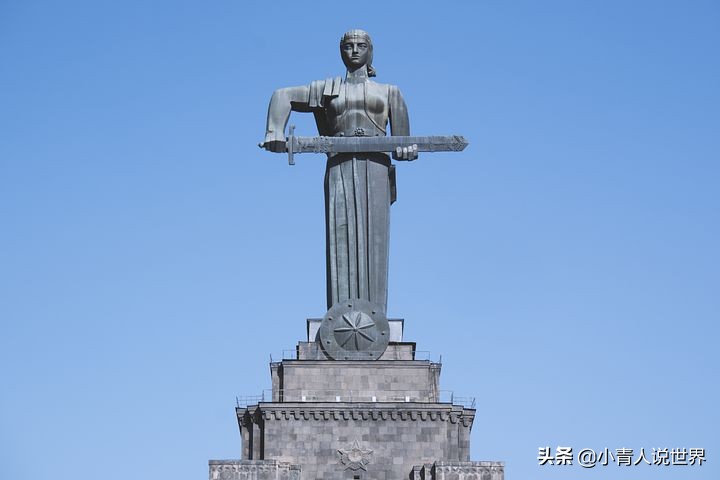 跟阿塞拜疆干架的亚美尼亚，真的很弱吗？它是个怎样的国家？