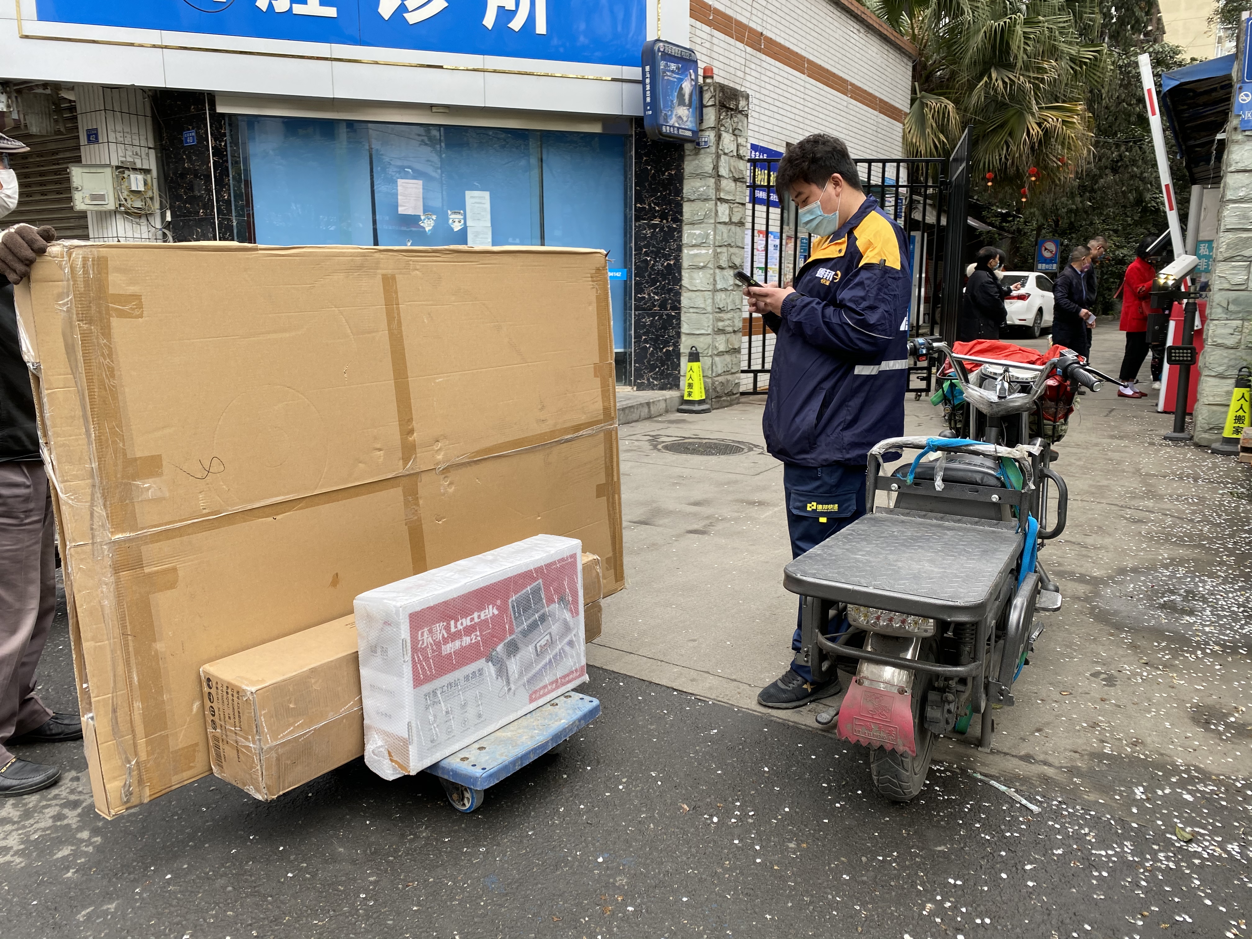 打造理想的居家办公环境:乐歌升降桌/台+明基灯具晒单