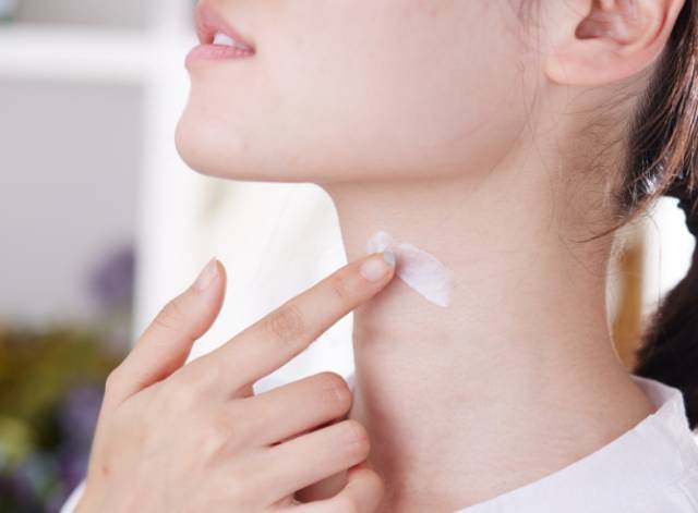 人过50岁抗皱最好吃什么,50岁老人抗皱纹护肤方法