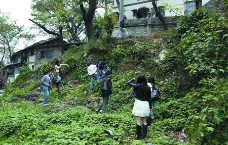 去老乡家瞟见“烟灰缸”，用4块钱顺走，转经几手180万拍卖成交