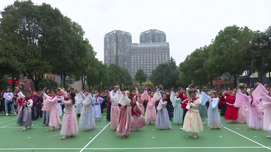 向日葵、比卡丘,嗨翻桐梓这些学校