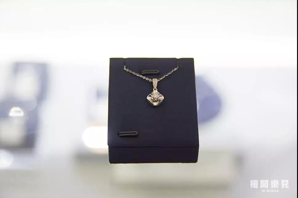 我膨胀了，在武商世贸广场的黄金珠宝手表区逛痴了迷