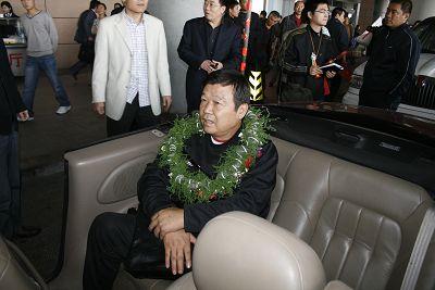 他被称为足球教父,晚年投身公益事业,得到罗纳尔多支持