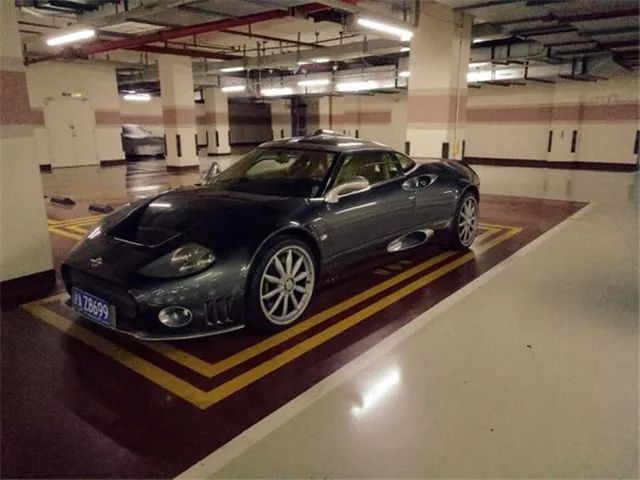 上海顶级豪车最多的小区，几千万的车都有，有几台都是同一个车主