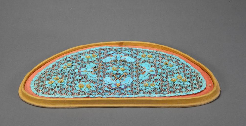 中国人喜欢的瓷器,康熙款青花加彩冰梅纹罐