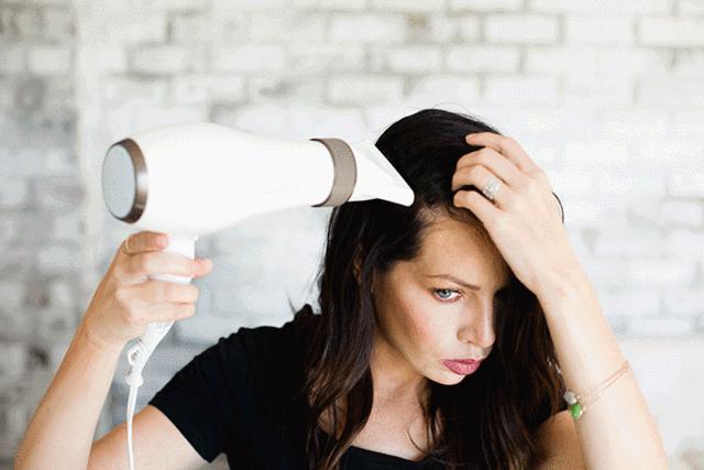 头皮屑太多的简单处理办法,头皮屑多怎么办最有效的方法