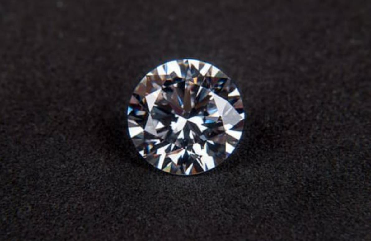 钻石的背后竟然隐藏着这样的秘密,原来钻石还隐藏了这么浪漫的寓意