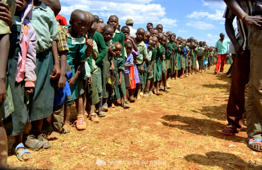 肯尼亚：在贫穷，疾病和混乱中哭泣的非洲大陆