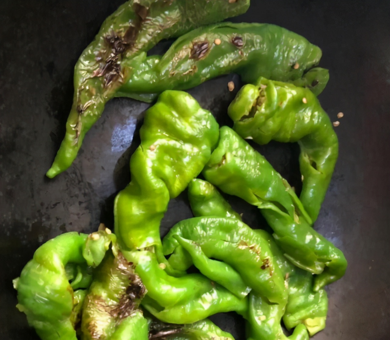 擂椒皮蛋真的好吃,开胃擂椒皮蛋