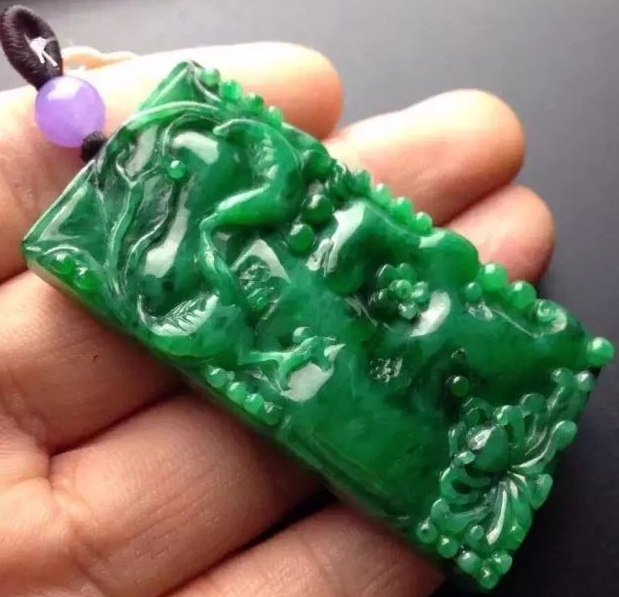 翡翠宝石怎样来鉴定,鉴定翡翠真假的方法