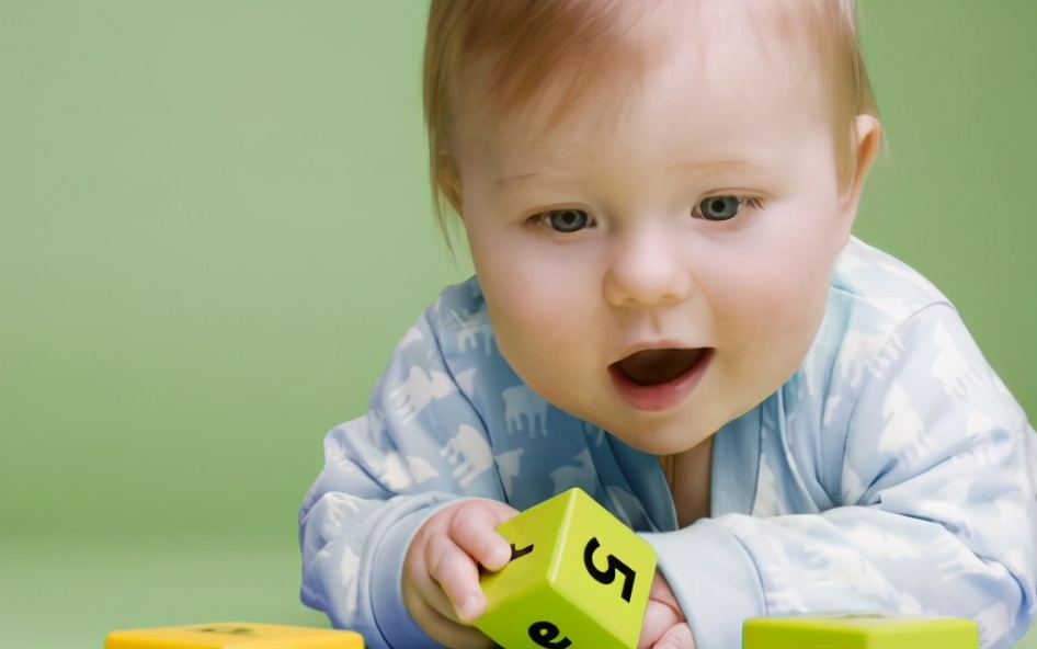 生长发育迟缓的宝宝护理,宝宝脑发育慢该吃什么补