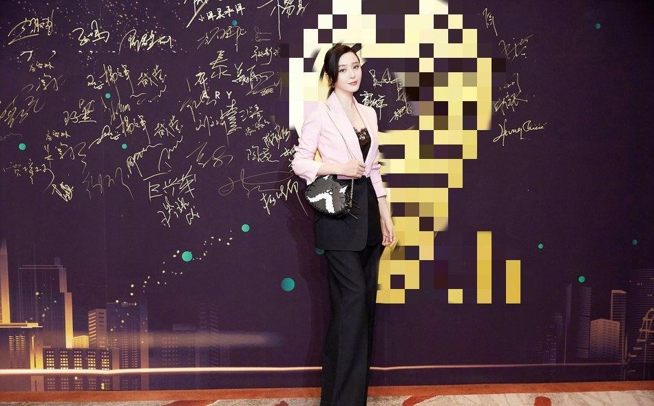 2019范冰冰穿破洞裤现身机场,范冰冰风波后首拍广告