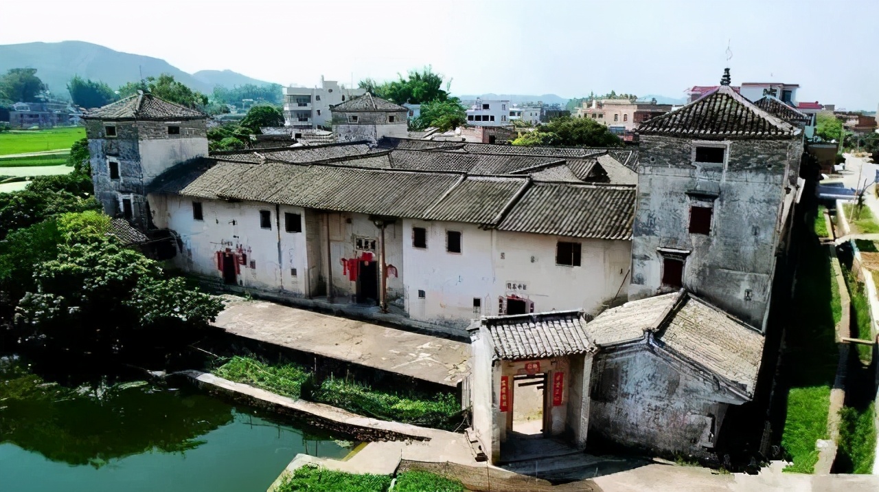 世界公认十大足球球王,跟贝利称为世界五大球王的国脚