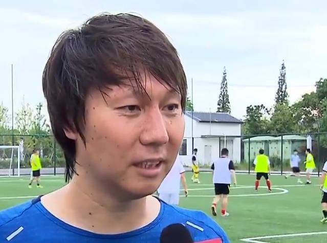 如果中国人都看不起中国人，这球还能踢好？