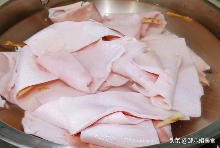 做猪皮冻的方法与技巧,做猪皮冻猪皮沉底怎么回事