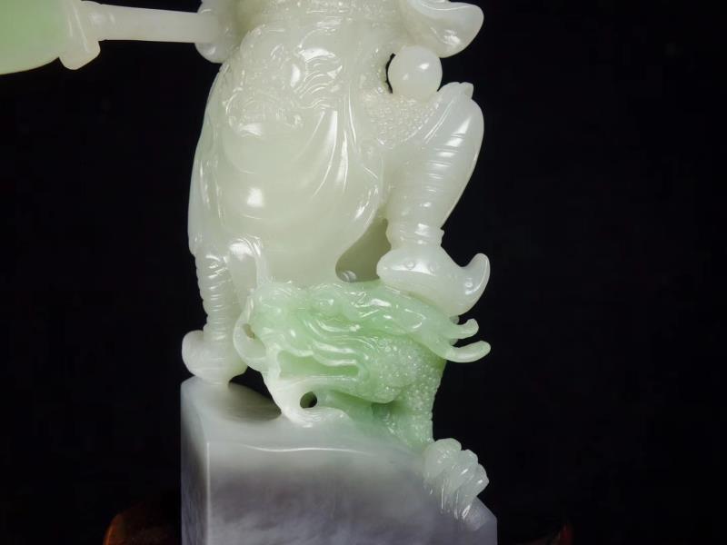 和田玉浅青玉怎么识别真假,和田玉俄籽料辨别真假方法