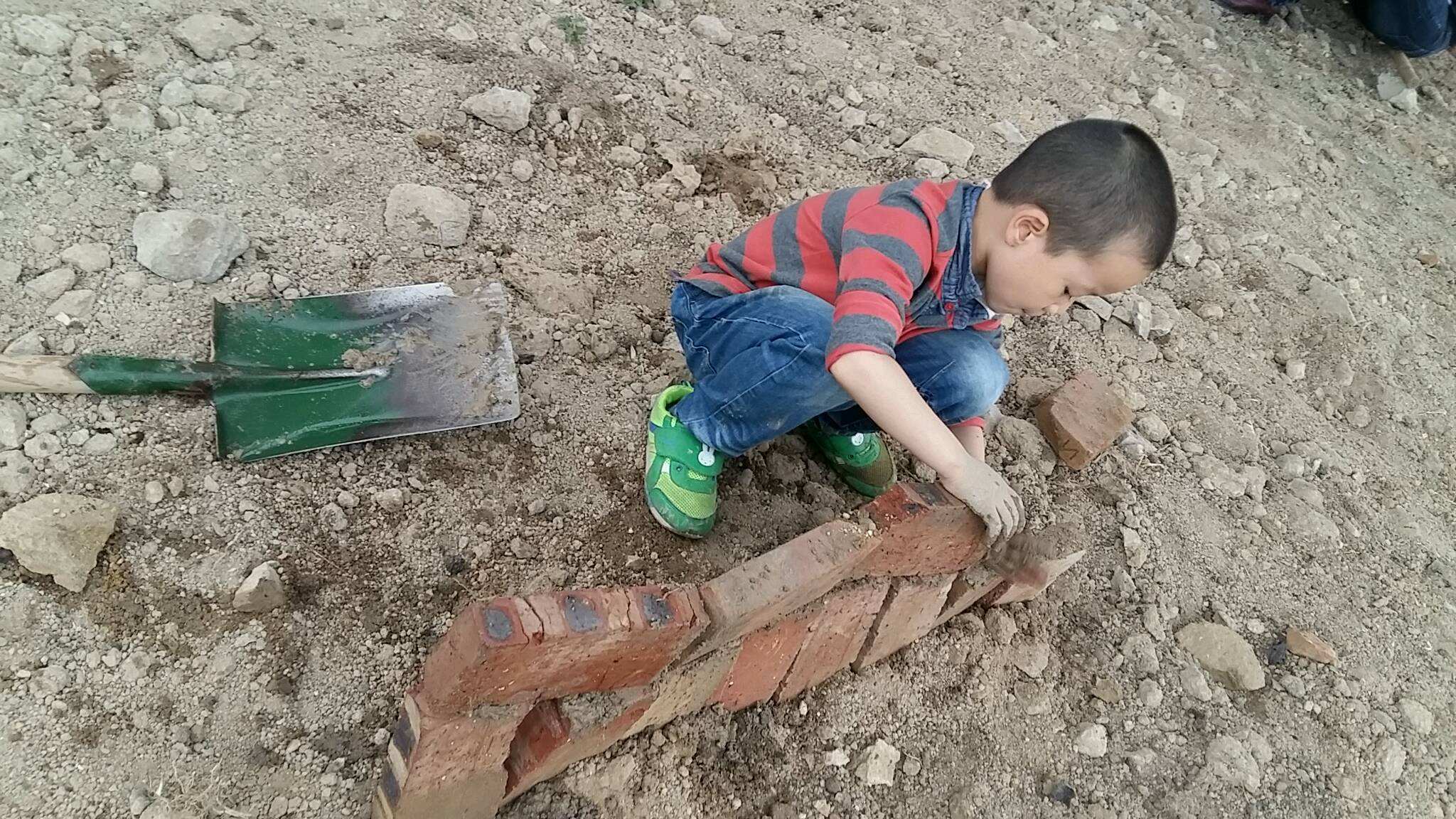 婴儿污垢太多不洗会长进肉里面吗,宝宝脏一点没关系