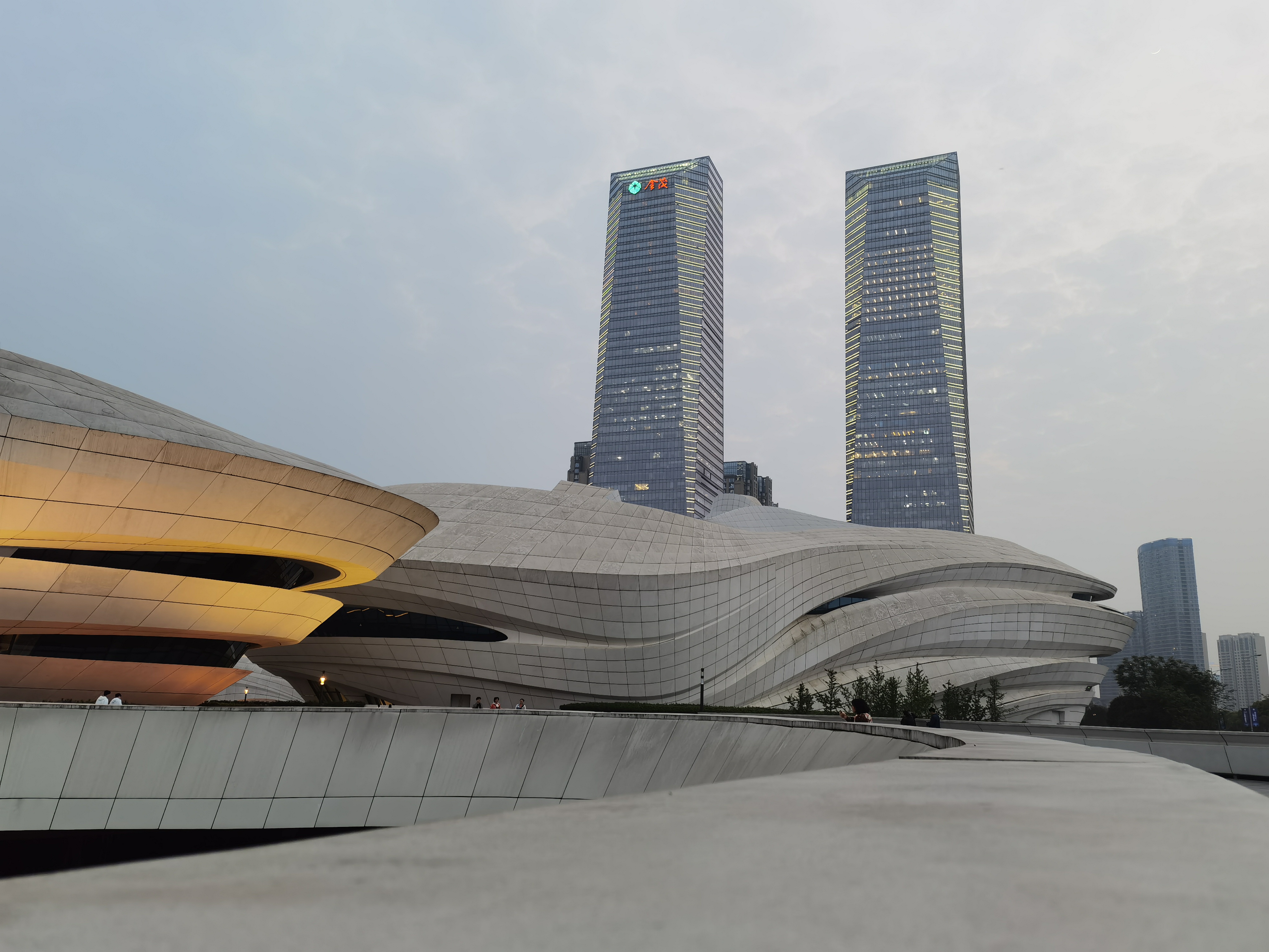 舞夜漫谈|花钱去剧院看VCR,这票价不值