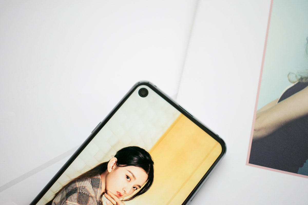 三星什么时候搞挖孔屏,三星手机挖孔屏技术