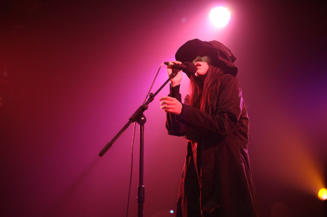 佳能rf70200f2.8和f4哪个好,佳能rf15-35f2.8测评