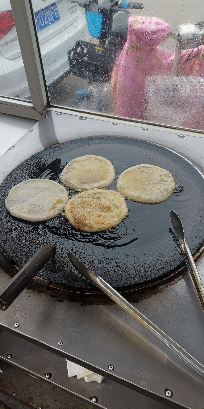 保定天鹅路鲜肉锅盔,保定哪家锅盔和鸡蛋灌饼好吃
