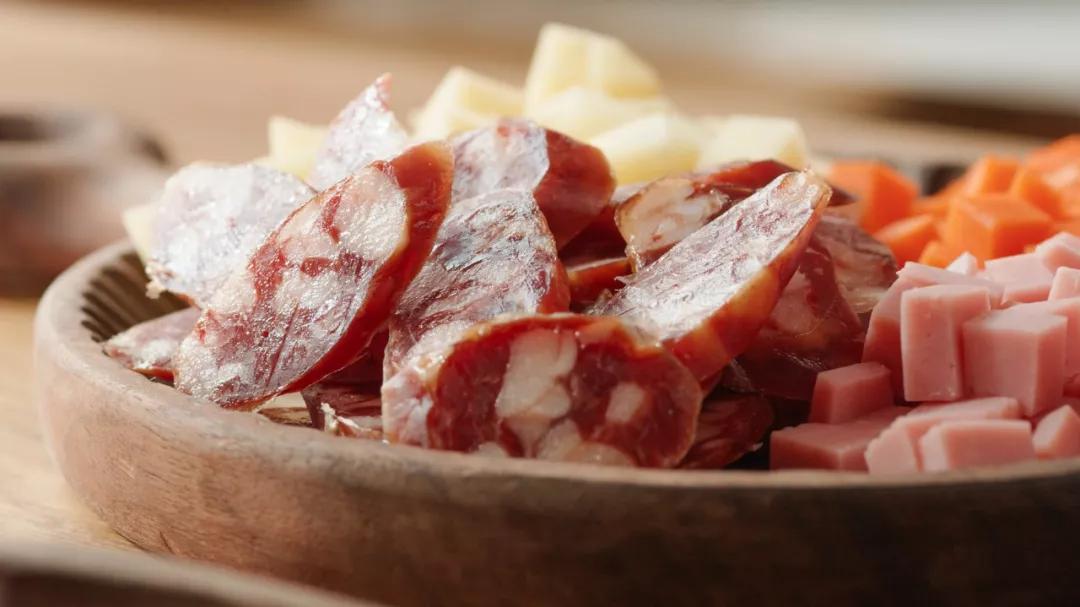 电饭煲生存指南，一键做一只番茄饭+蜜汁鸡翅+香软蛋糕