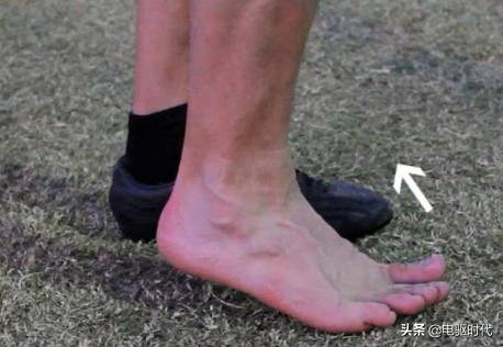 侧凌空射门的正确方法,凌空射门教学