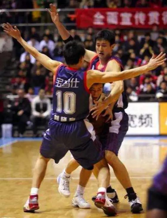 七种防守脚步练习,一次训练多种防守脚步