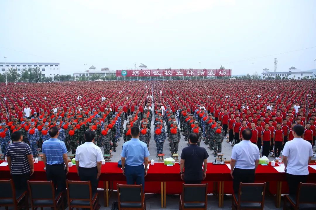 习少林武功，圆参军梦想，塔沟集团百名大学生光荣入伍