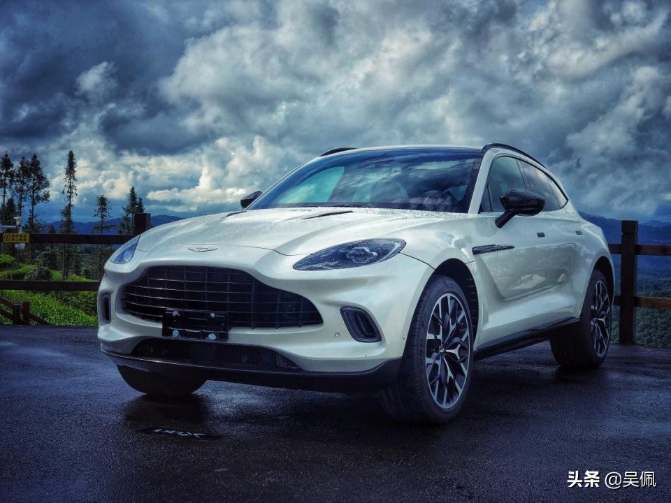 300万的阿斯顿马丁视频,阿斯顿马丁dbx2024款评测