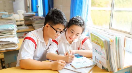 回忆我的同桌作文初中,初中我的新同桌优秀作文