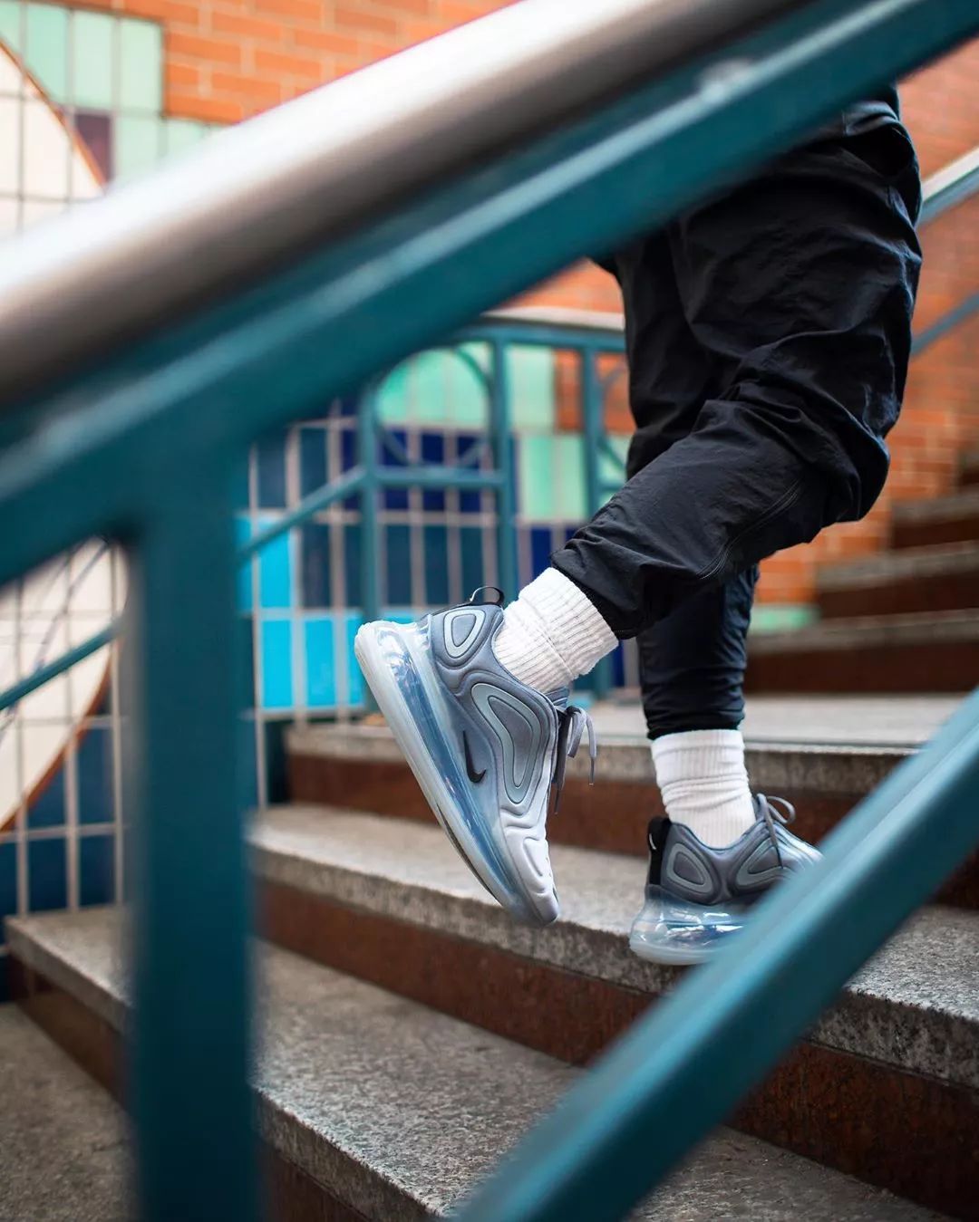 鞋穿不炒｜热门鞋款暴跌，AJ1红丝绸降了4K+，YEEZY满天星降了6K+