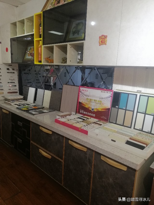 pet材质的橱柜门板好吗,橱柜门板表面几毫米透明材质