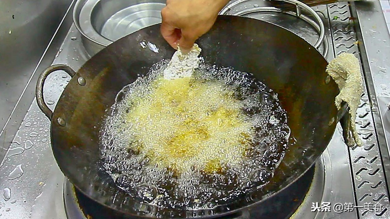 家常炸鸡排最简单做法视频,经典小吃炸鸡排的自制做法