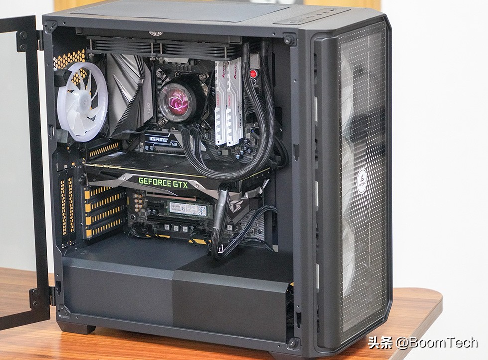 不对称设计点缀安钛克NX1000机箱体验