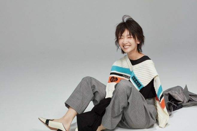 周冬雨：出道即巅峰，成最年轻双料影后，背后却离不开这两个男人