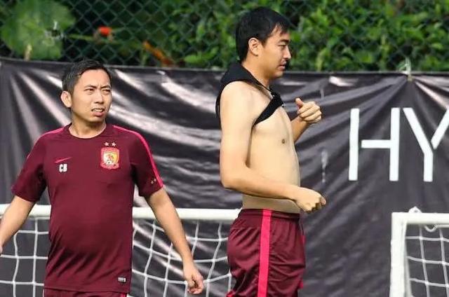 国足身材对比越南,国足身材好不好