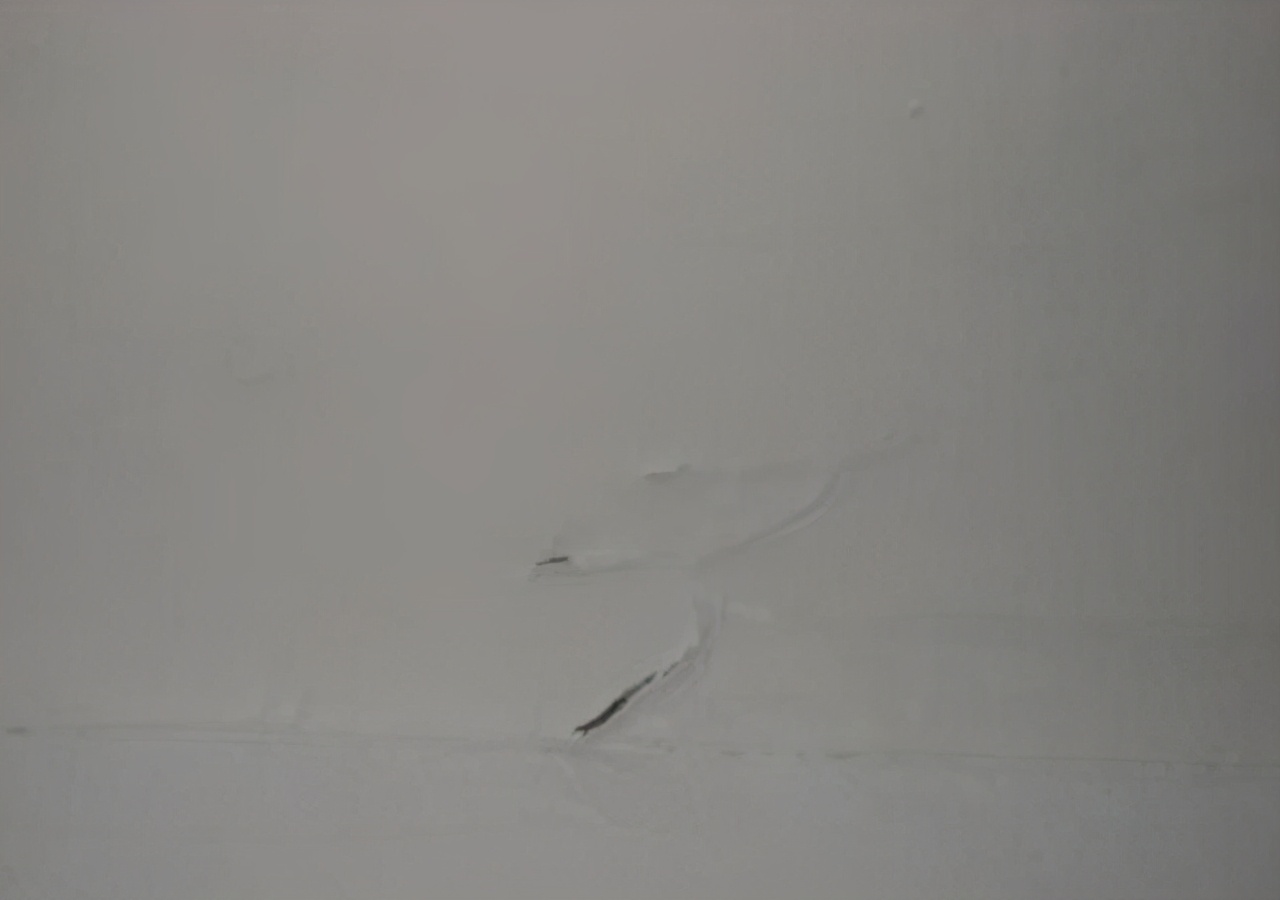 房子天花板掉皮怎么回事,天花板掉皮怎么修补