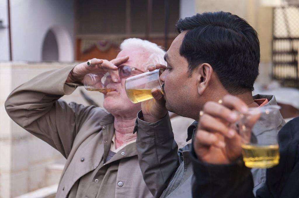 印度喝牛尿抗疫情国外评论,印度喝牛尿抵抗新冠肺炎