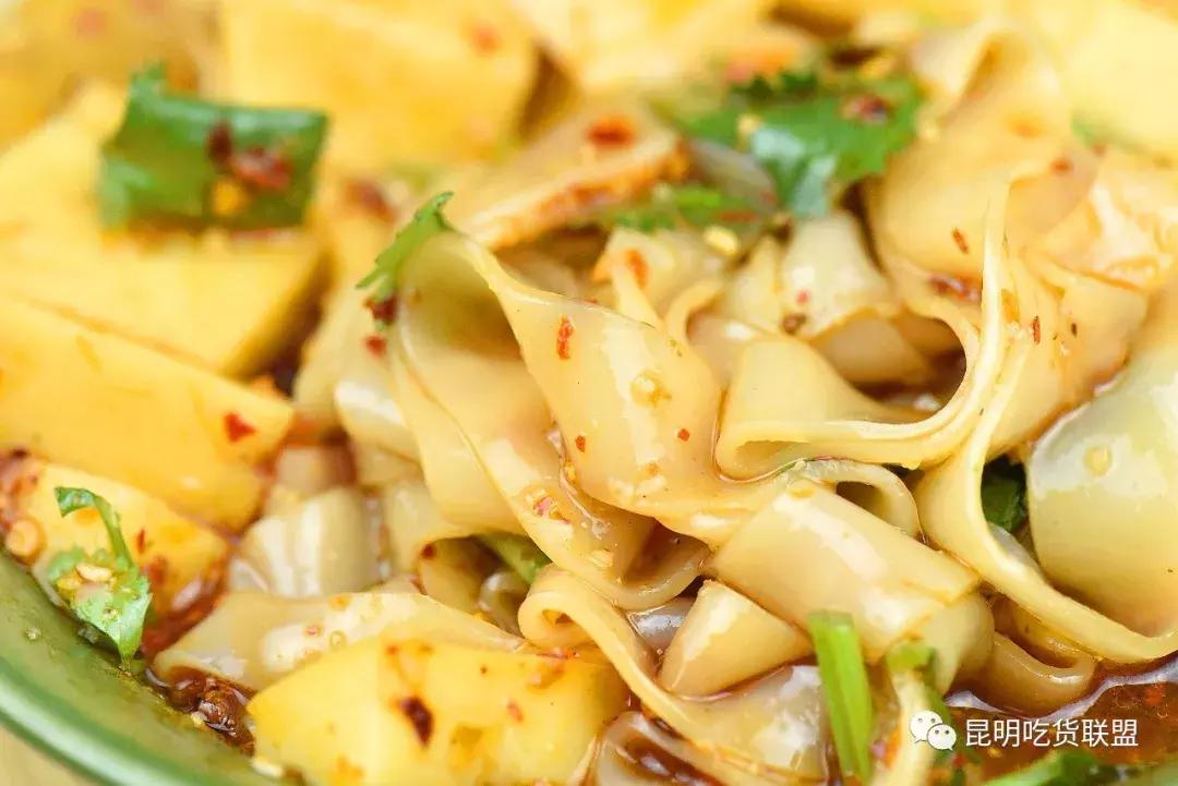 昆明豌豆粉美食一条街,昆明好吃的豌豆粉