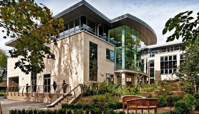 伦敦大学卡斯商学院,伦敦哈利波特学校