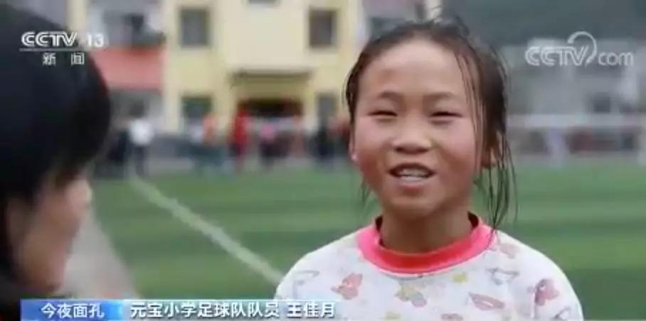 教诗歌的语文老师，带出了一支足球队！还整挺好