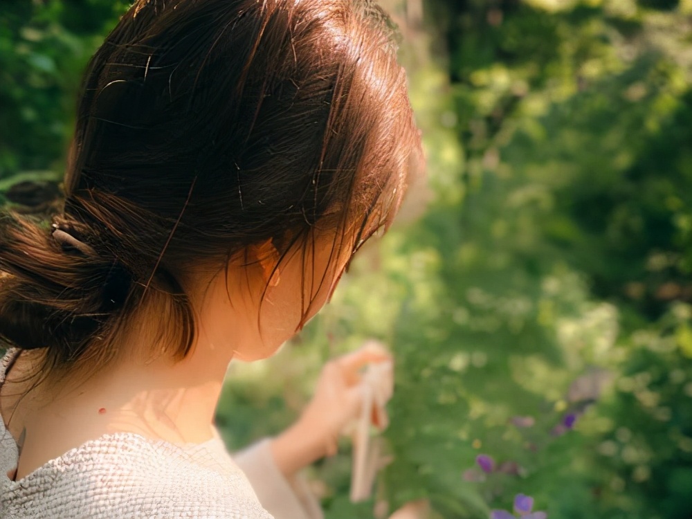 “下次用手机转账，你少回来”母亲一句话，女人后悔嫁了穷小子