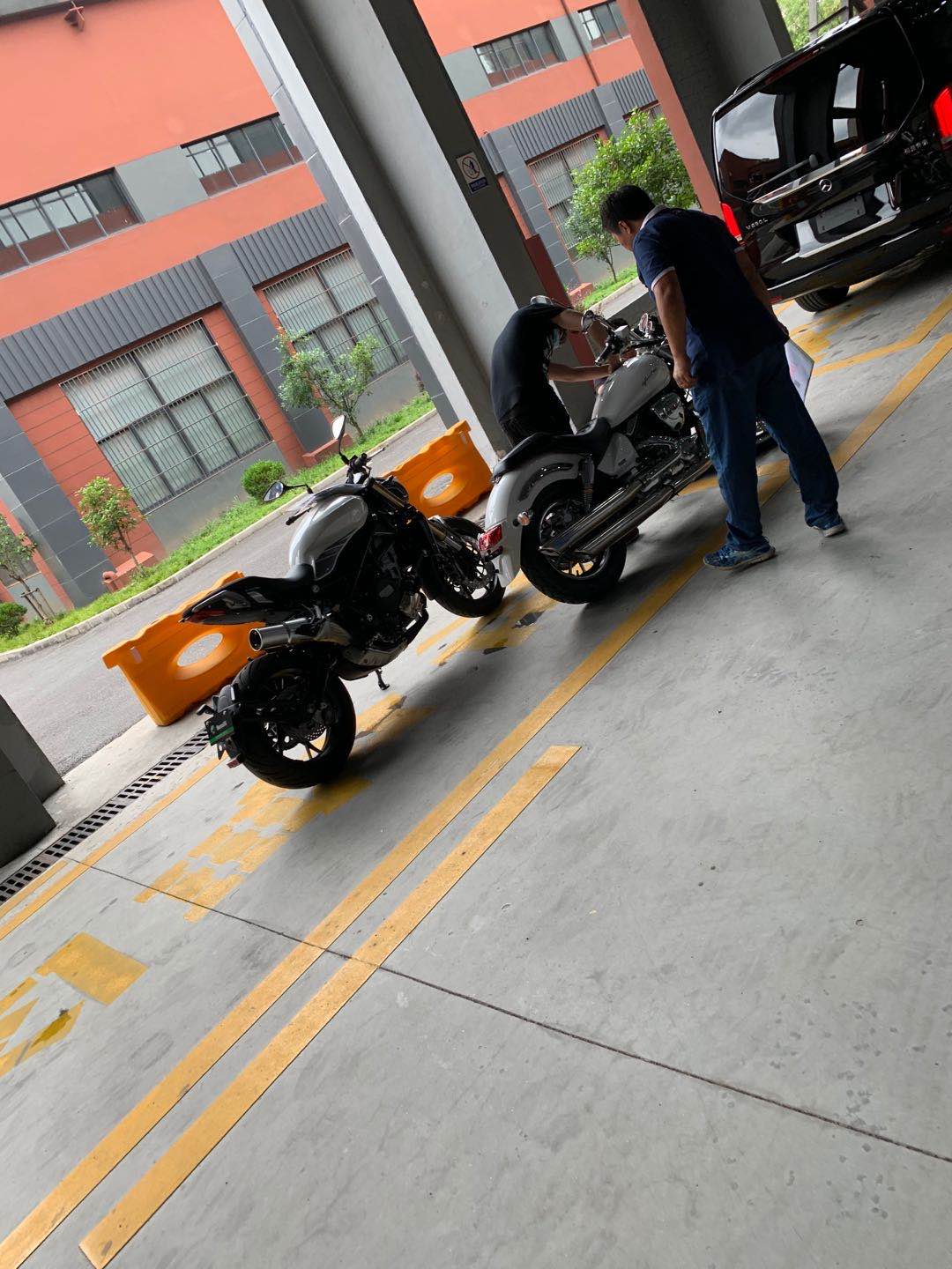 铃木gsx蓝色摩托车帅气视频,提铃木隼