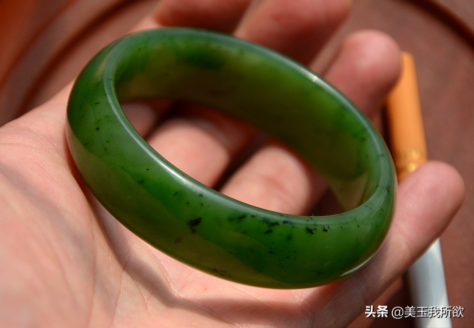 和田玉碧玉多色的手镯图片,和田玉手镯青玉图片